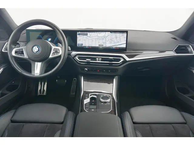 BMW 3 Serie 330e 2023 Hybride Benzine 7