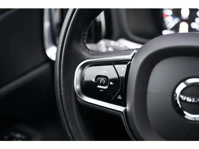 Volvo V60 2.0 B3 Momentum Advantage 2020 Benzine 30
