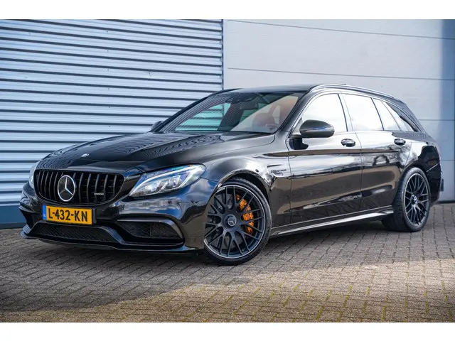 Mercedes-Benz C-Klasse Estate AMG 63 S 2015 Benzine 32