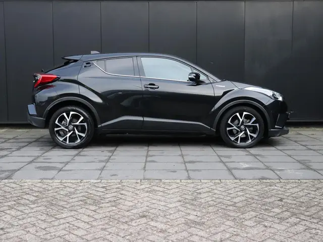 Toyota C-HR 1.8 Hybrid Executive 2018 Hybride Benzine 4