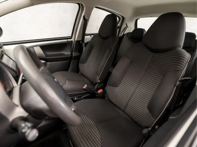 Peugeot 107 1.0 Active Sport 2014 Benzine 13