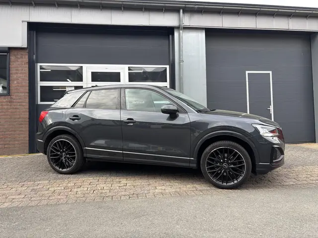 Audi Q2 35 TFSI Edition one 2022 Benzine 2