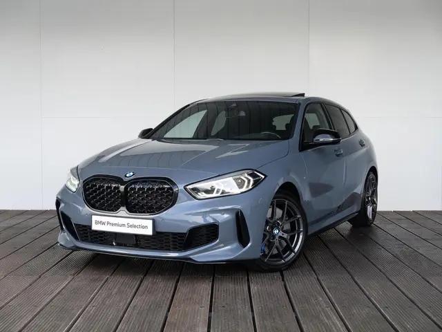 BMW 1 Serie M135i xDrive 2021 Benzine 43