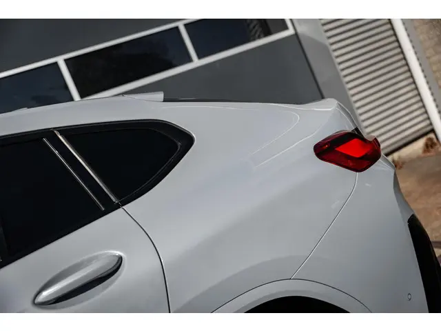 BMW X4 xDrive20i High Executive 2022 Benzine 39