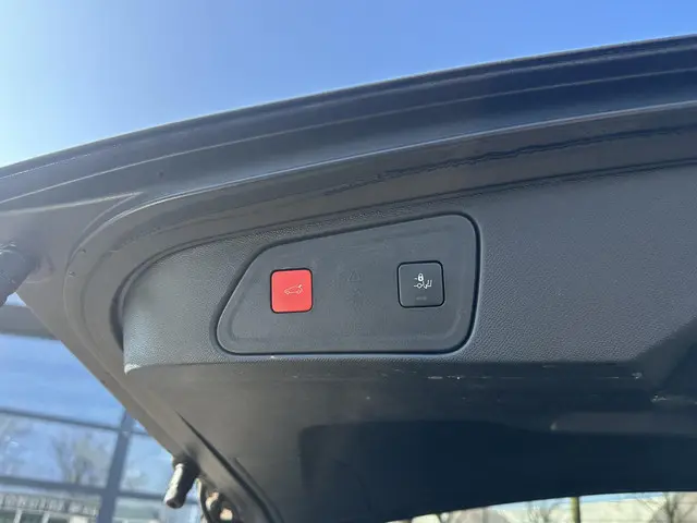 Peugeot 3008 1.6 HYbrid 225 GT 2023 Hybride Benzine 10