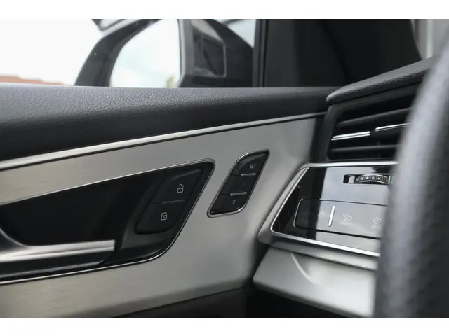 Audi Q8 55 TFSI 340pk S-line 2020 Benzine 33