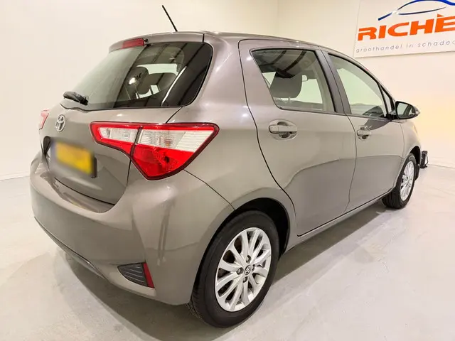 Toyota Yaris HB 1.0 VVT-i Aspiration 2017 Benzine 6