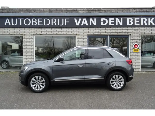 Volkswagen T-Roc 3