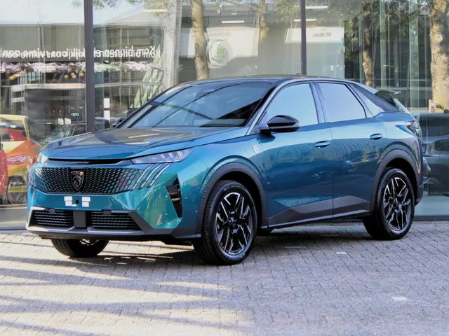 Peugeot 3008 1.2 Hybrid 145 GT 2025 Hybride Benzine 4