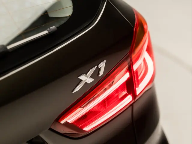 BMW X1 sDrive18i High Executive 2016 Benzine 28