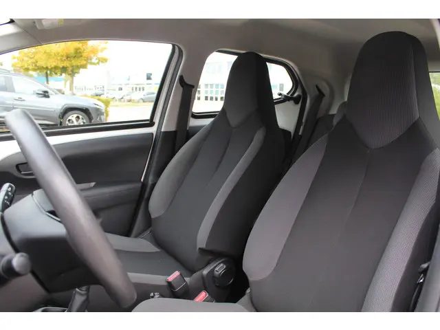 Toyota Aygo 1.0 VVT-i x-fun 2021 Benzine 8