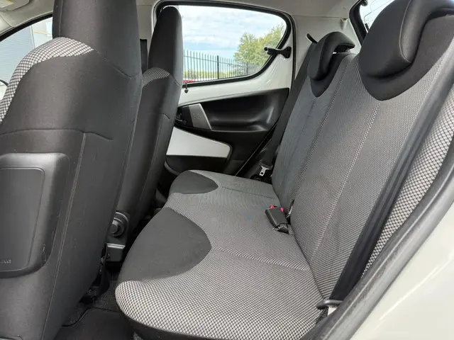 Toyota Aygo 1.0 VVT-i Comfort 2012 Benzine 8