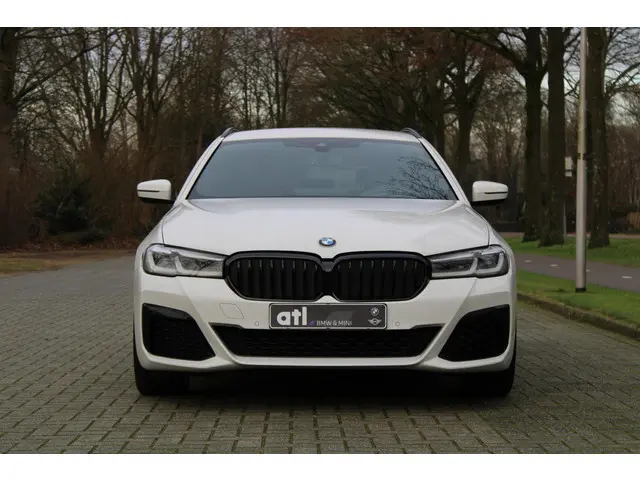 BMW 5 Serie Touring 520i 2022 Benzine 12