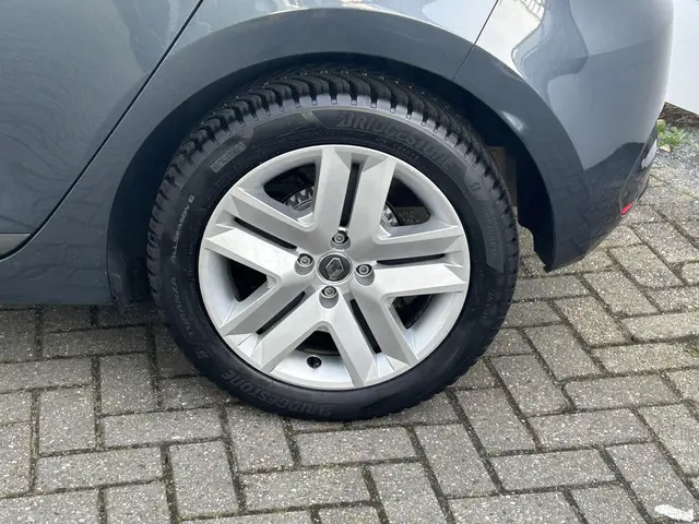 Renault Clio 1.0 TCe Zen 2022 Benzine 24