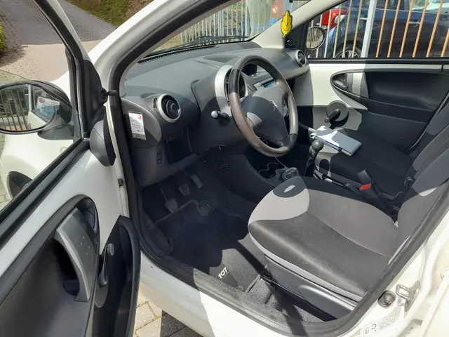 Peugeot 107 1.0 Access Accent 2013 Benzine 3