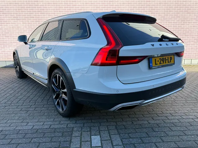 Volvo V90 Cross Country 2.0 T5 AWD 2019 Benzine 6