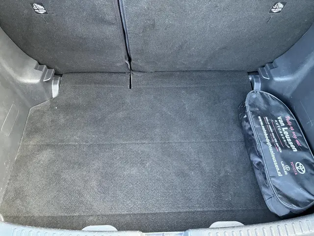 Toyota Yaris 1.5 Hybrid Active 2022 Hybride Benzine 43