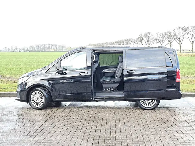 Mercedes-Benz EQV 300 2021 Elektrisch 21