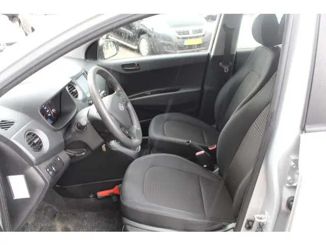 Hyundai i10 1.0i Comfort//Navi//Cruise!! 2020 Benzine 5