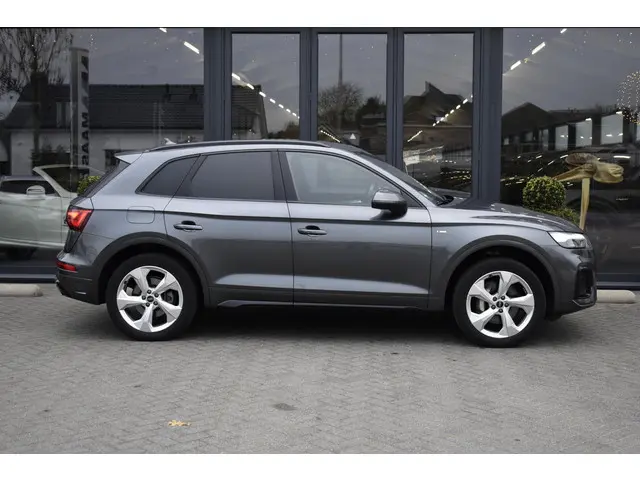 Audi Q5 55 TFSI e S edition 2022 Hybride Benzine 7