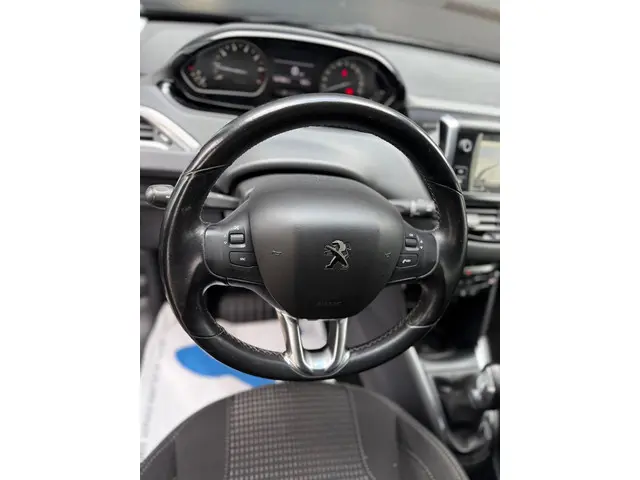 Peugeot 208 1.2 PureTech Allure 2018 Benzine 29