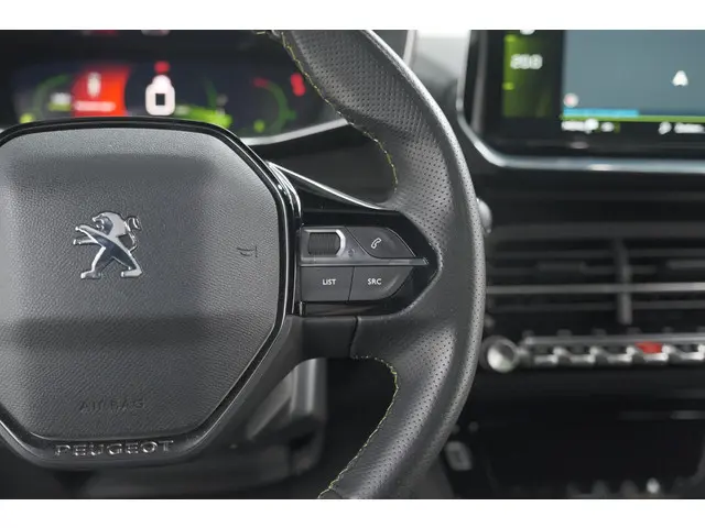 Peugeot 2008 PureTech 130 GT Pack 2021 Benzine 39