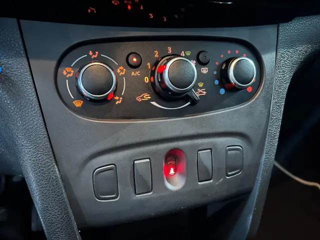 Dacia Logan Airco, trekhaak 2017 Benzine 9