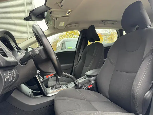 Volvo V40 1.6 T2 Kinetic 2015 Benzine 4