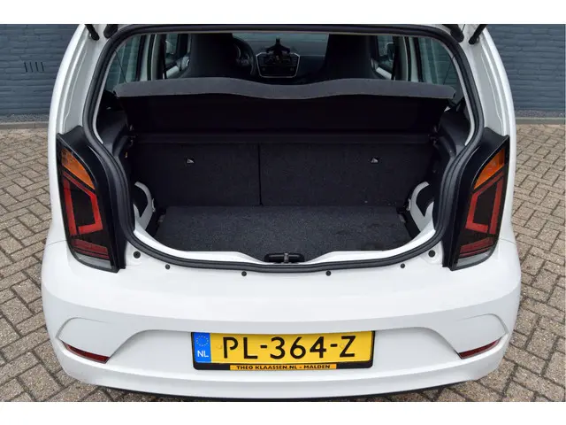 Volkswagen up! 1.0 BMT move up! 2017 Benzine 29