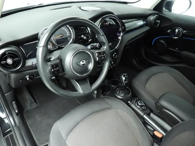 MINI 5-Deurs Cooper 2023 Benzine 6