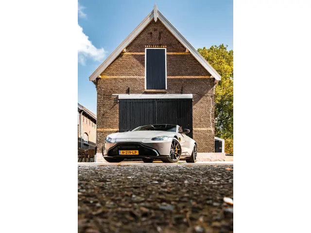Aston Martin V8 Vantage 4.0 2018 Benzine 24