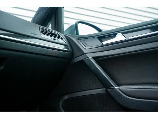 Volkswagen Golf 2.0 TSI 4Motion R 2017 Benzine 24