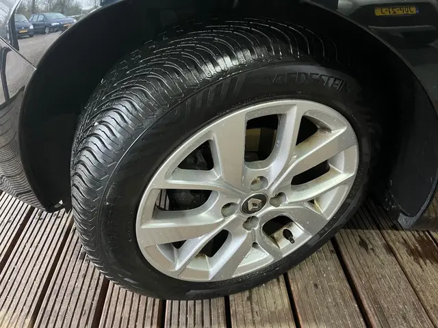 Renault Clio 0.9 TCe Limited 2018 Benzine 12