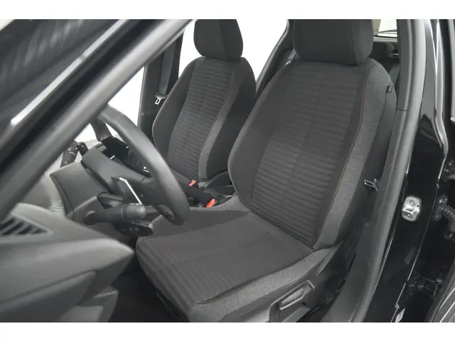 Peugeot 2008 PureTech 130 EAT8 Active 2021 Benzine 22