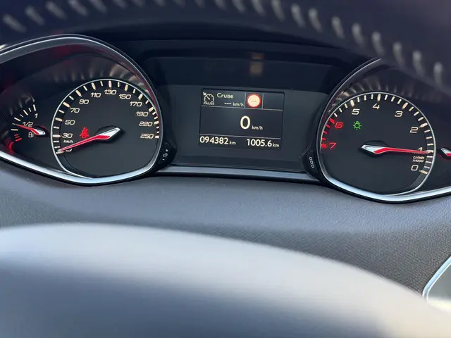 Peugeot 308 1.2 PureTech Allure 2019 Benzine 28