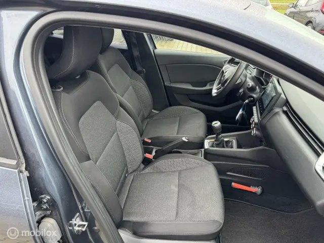 Renault Clio 1.0 TCe Zen 5 deurs navigatie 2019 Benzine 9