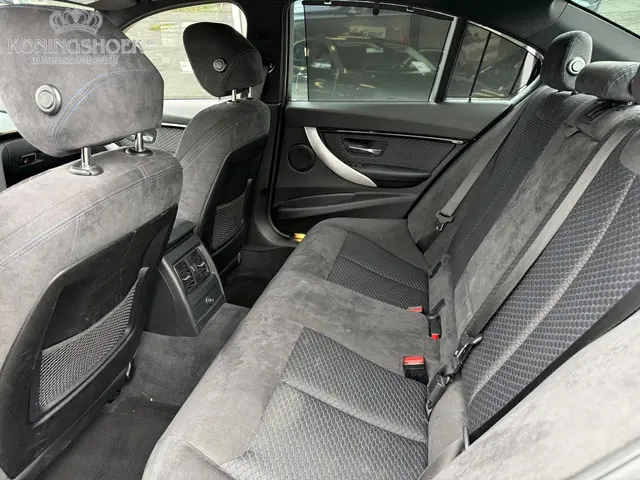 BMW 3 Serie 318i M Sport Executive 2017 Benzine 9