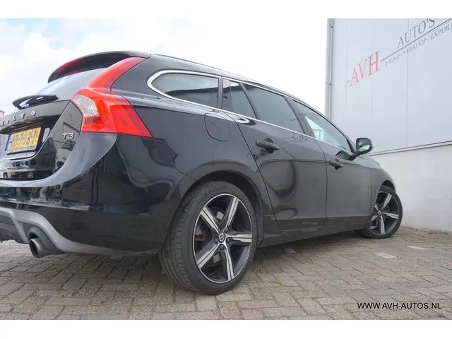 Volvo V60 2.0 T3 Summum 2017 Benzine 11