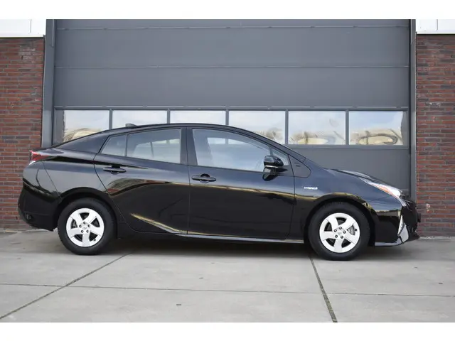 Toyota Prius 1.8 Black Edition 2018 Hybride Benzine 6