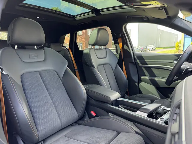 Audi e-tron 55 quattro S edition 2022 Elektrisch 17