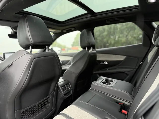Peugeot 3008 1.6 HYbrid4 300 GT 2020 Hybride Benzine 7