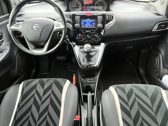 Lancia Ypsilon 0.9 TwinAir Gold 2016 Benzine 14