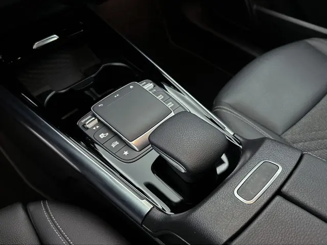 Mercedes-Benz GLA 250 e Luxury Line 2023 Hybride Benzine 38