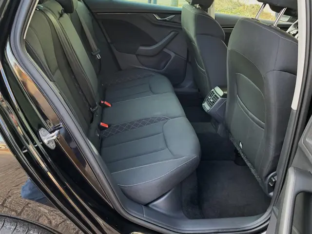 Škoda Kamiq 1.0 TSI Business Edition 2023 Benzine 38