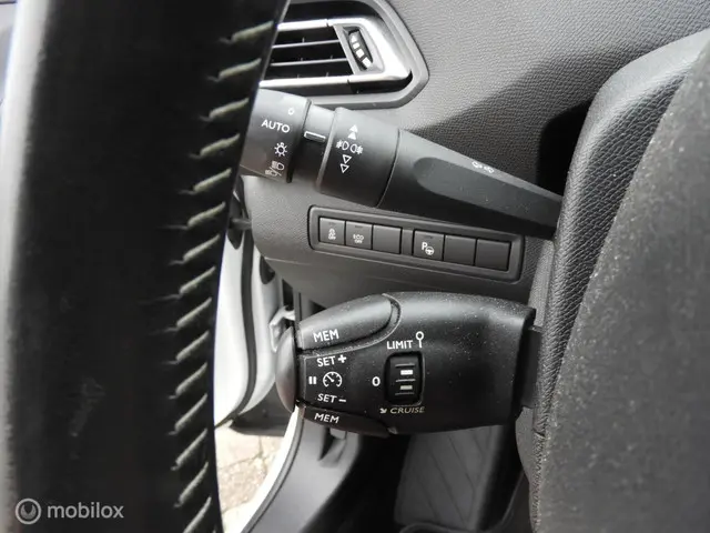 Peugeot 308 SW 1.2 e-THP Première 2014 Benzine 30