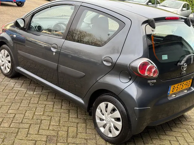 Toyota Aygo 1.0 VVT-i Now 2014 Benzine 4