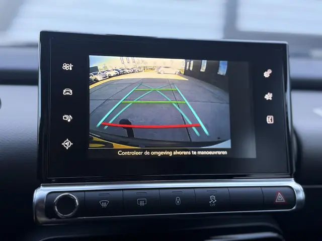 Citroën C4 Cactus 1.2 PureTech Shine 2015 Benzine 17