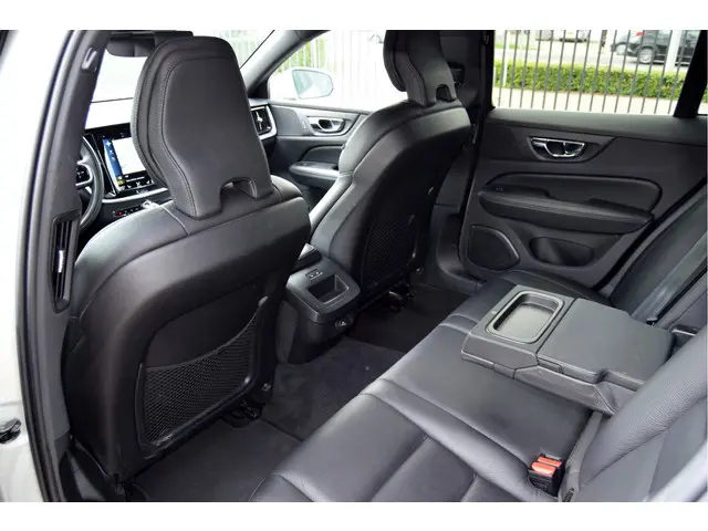 Volvo V60 2.0 T4 R-Design Automaat 2020 Benzine 17
