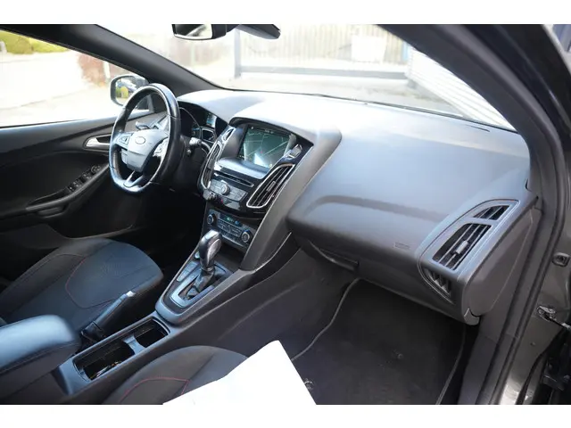 Ford Focus 1.5 ST-Line 182 2017 Benzine 6