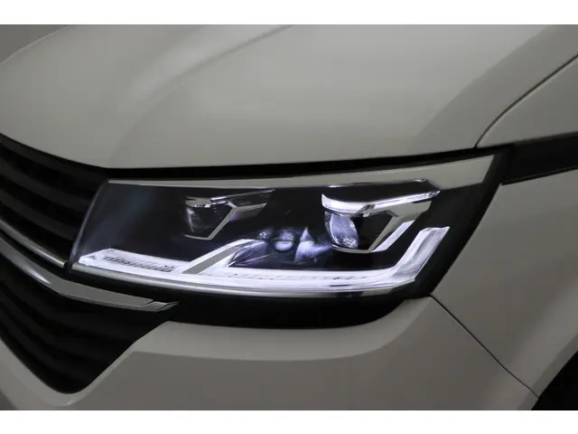 Volkswagen Transporter 2.0 TDI DSG L1H1 2022 Diesel 23